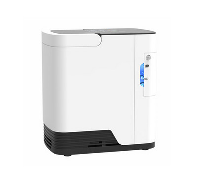 1 - 7l ajustant la machine portative du concentrateur O2 avec le nébuliseur